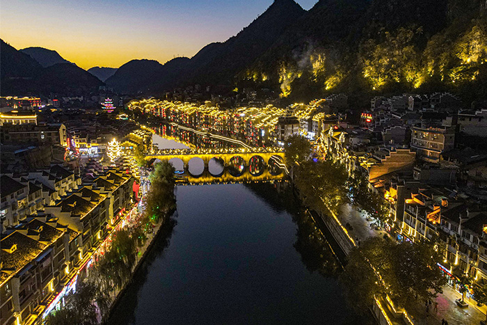 想讓游客流連忘返？這個(gè)景區(qū)亮化不能少！