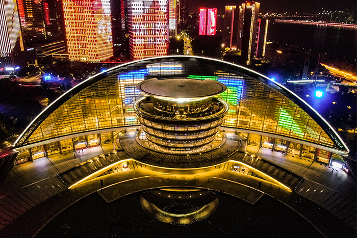 選擇亮化工程公司要注意哪些？這四點你注意了嗎？