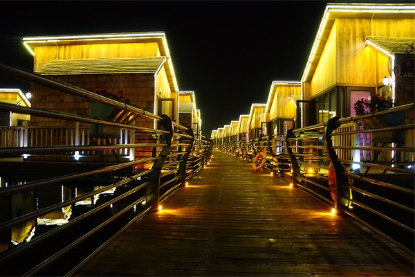景觀(guān)夜景亮化設(shè)計(jì)要綜合考慮環(huán)境因素