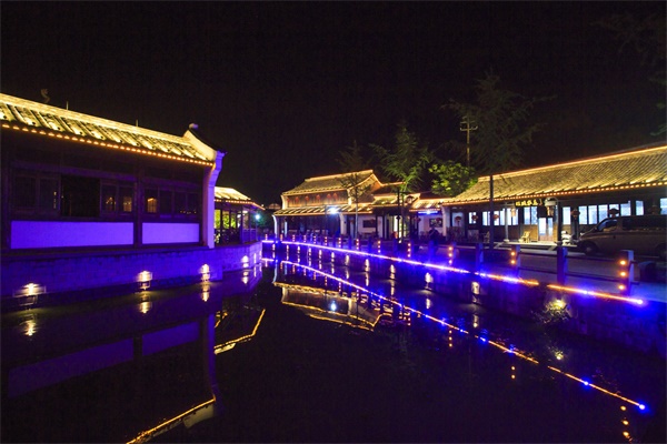 景觀(guān)夜景亮化設(shè)計(jì)要綜合考慮環(huán)境因素