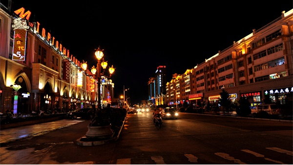 商業街夜景燈光亮化要走綠色照明道路