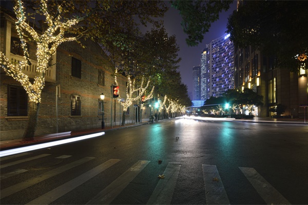 商業街夜景亮化促進了城市的日益繁華