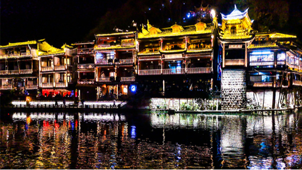 景區(qū)景觀照明對(duì)旅游業(yè)越來(lái)越重要