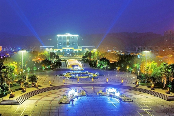 廣場夜景亮化-結合城市周圍環境